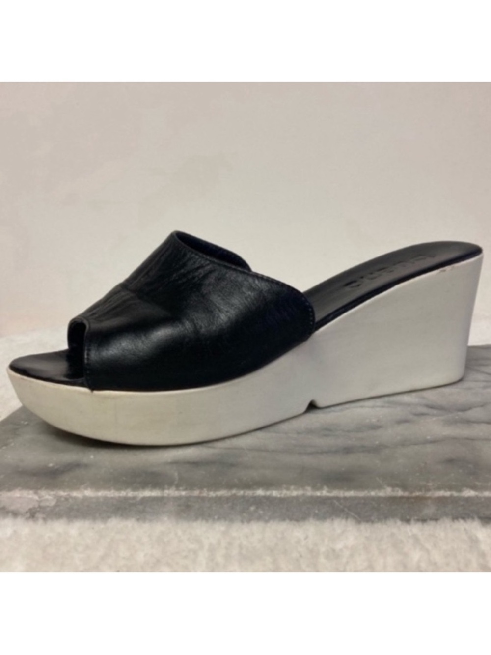 Bueno Leather Wedge Sandals Size 9 Slip Ons Heels Black White Classic Minimalist - Picture 6 of 11